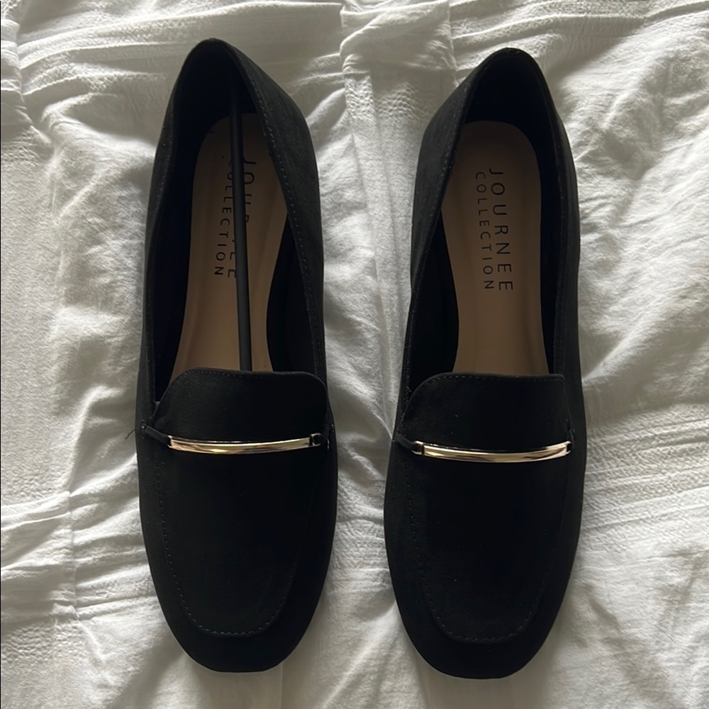 Journee Collection Black Flats with Metallic Accent